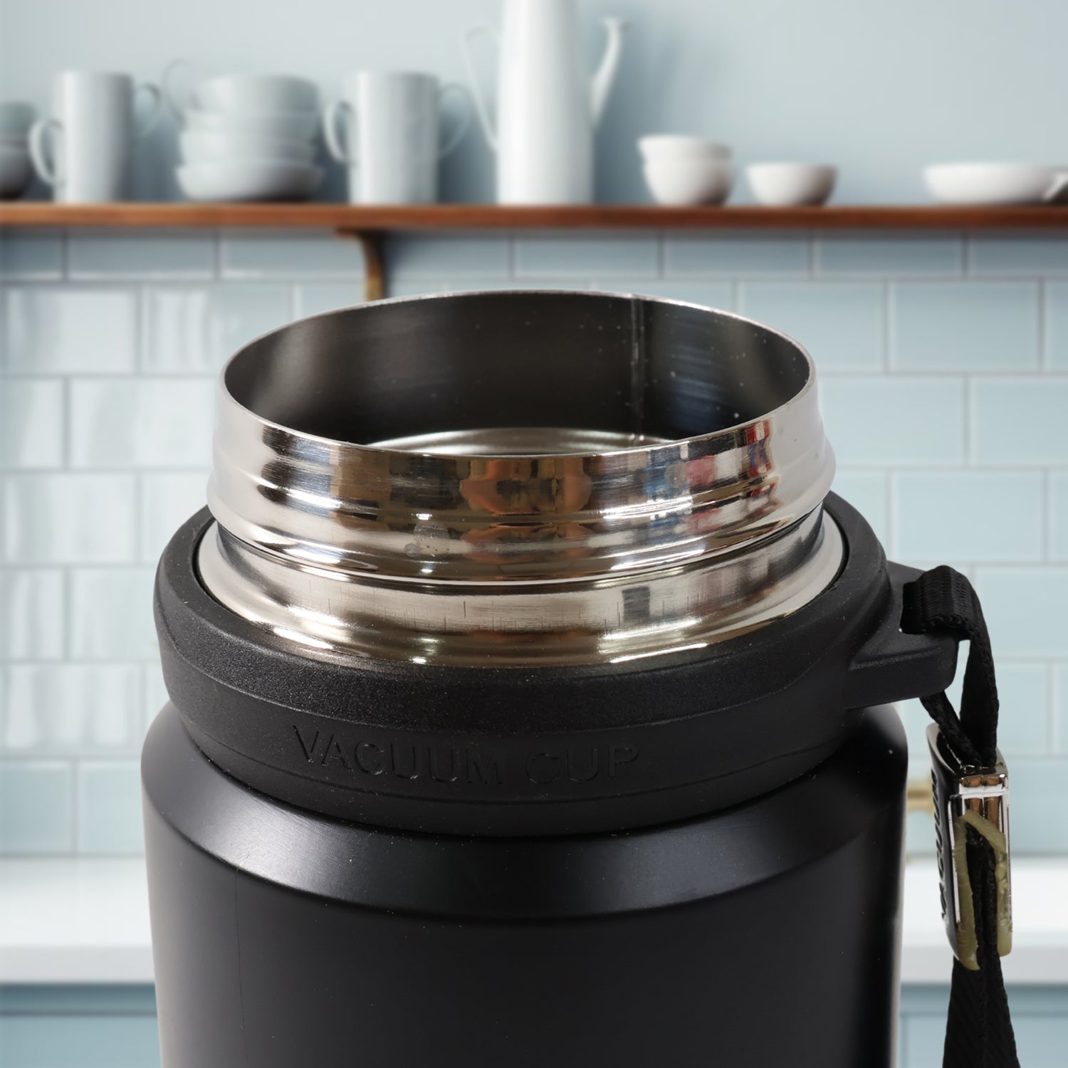 Stainless Steel Insulated Vacuum Bottle (600ml) Stainless Steel Insulated Vacuum Bottle (600ml)